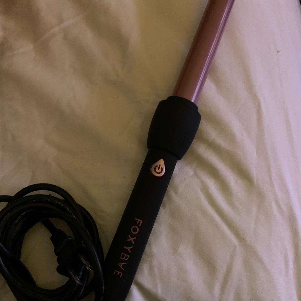 FoxyBae Curling Wand - Black and Pink